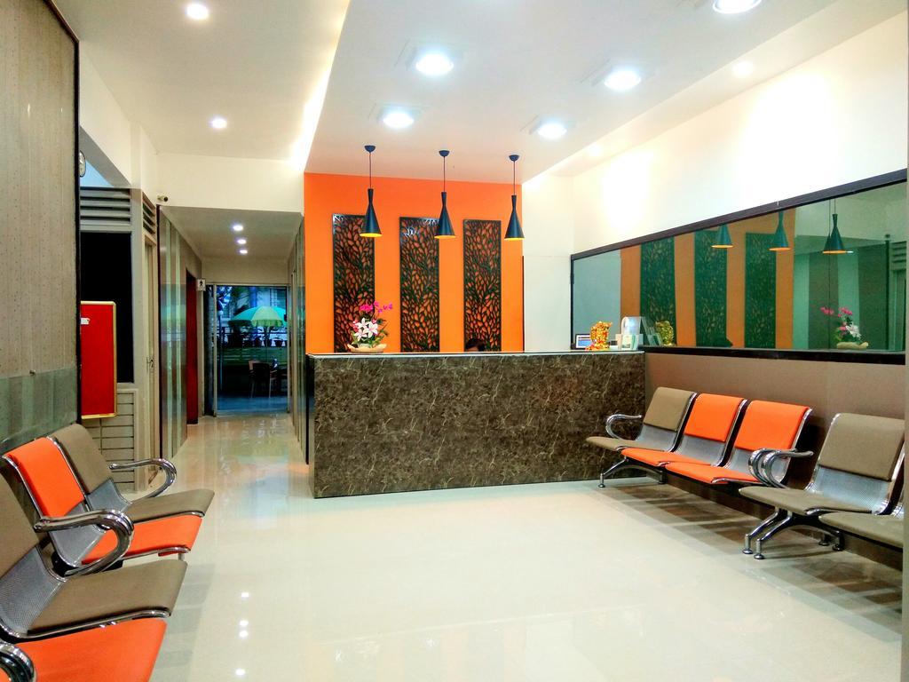 Hotel Raviraj Poona Buitenkant foto