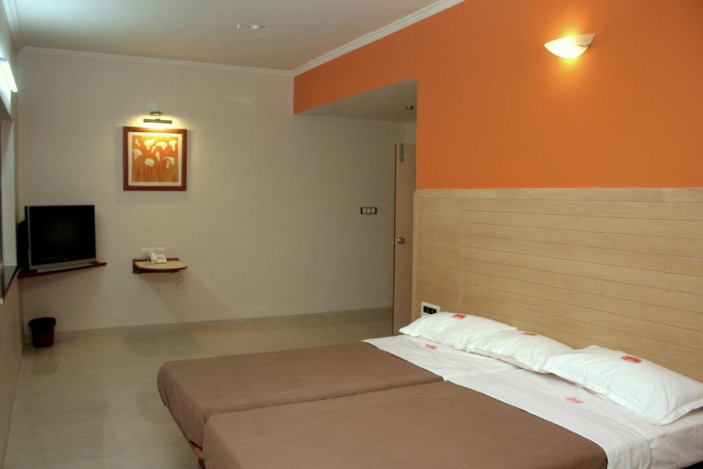 Hotel Raviraj Poona Buitenkant foto