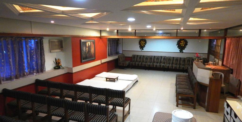 Hotel Raviraj Poona Buitenkant foto