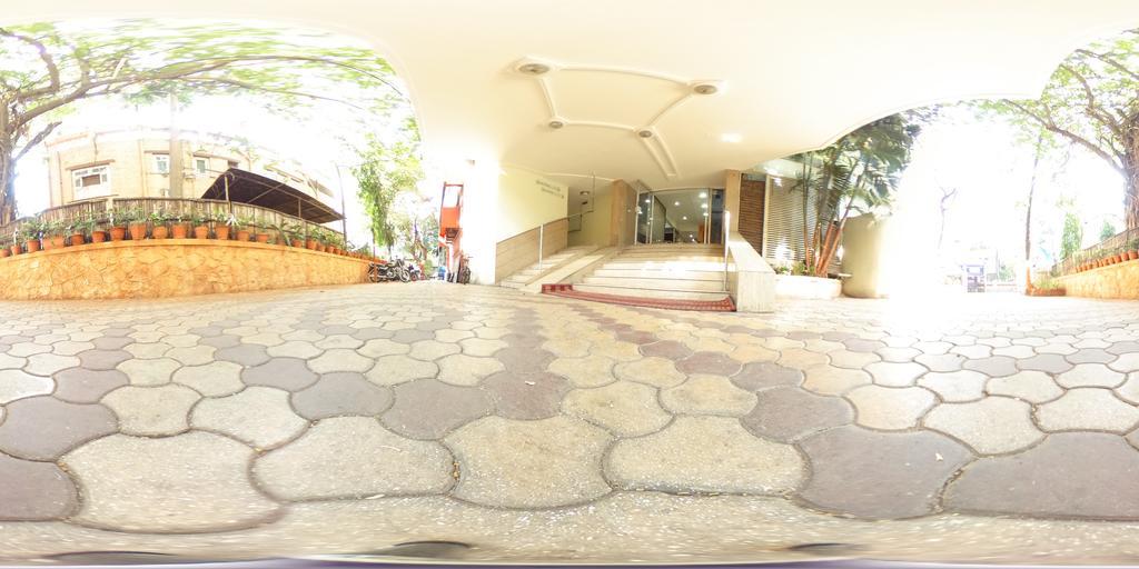 Hotel Raviraj Poona Buitenkant foto