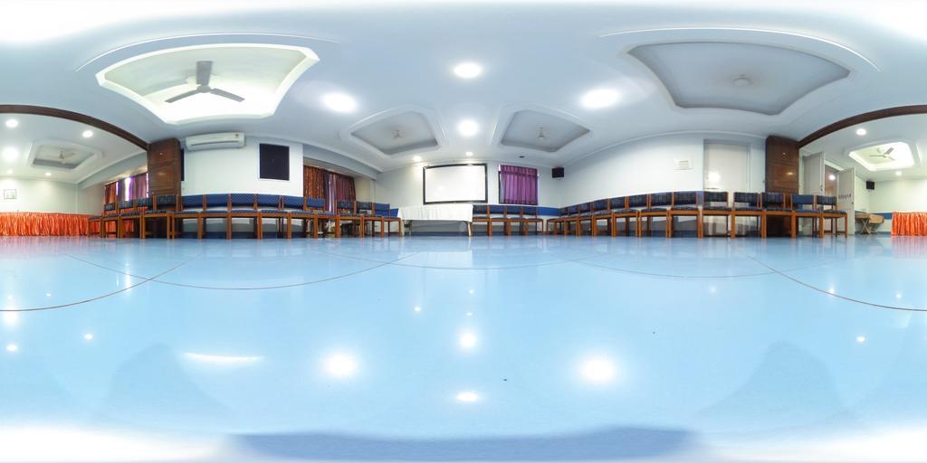 Hotel Raviraj Poona Buitenkant foto