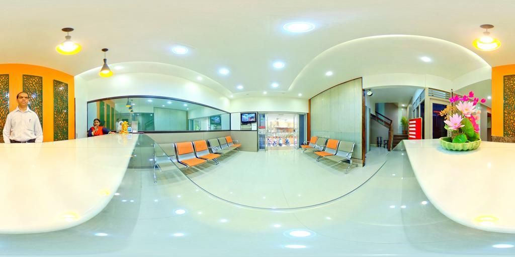 Hotel Raviraj Poona Buitenkant foto