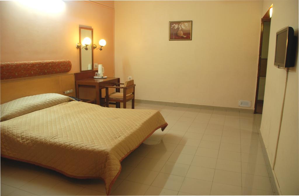 Hotel Raviraj Poona Buitenkant foto