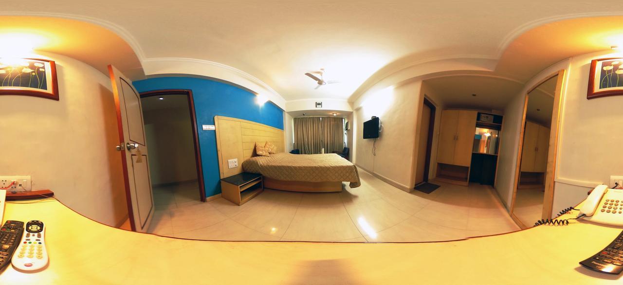 Hotel Raviraj Poona Buitenkant foto