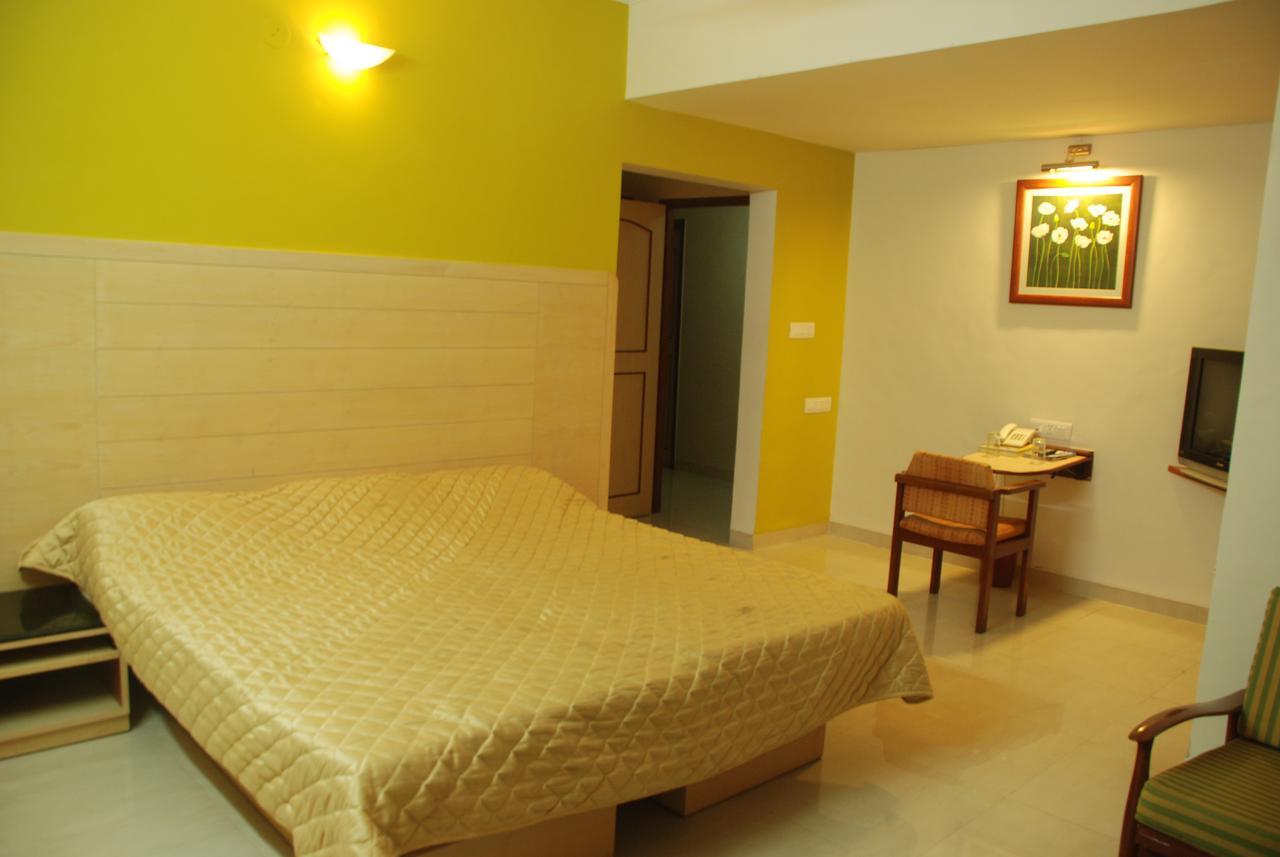 Hotel Raviraj Poona Buitenkant foto