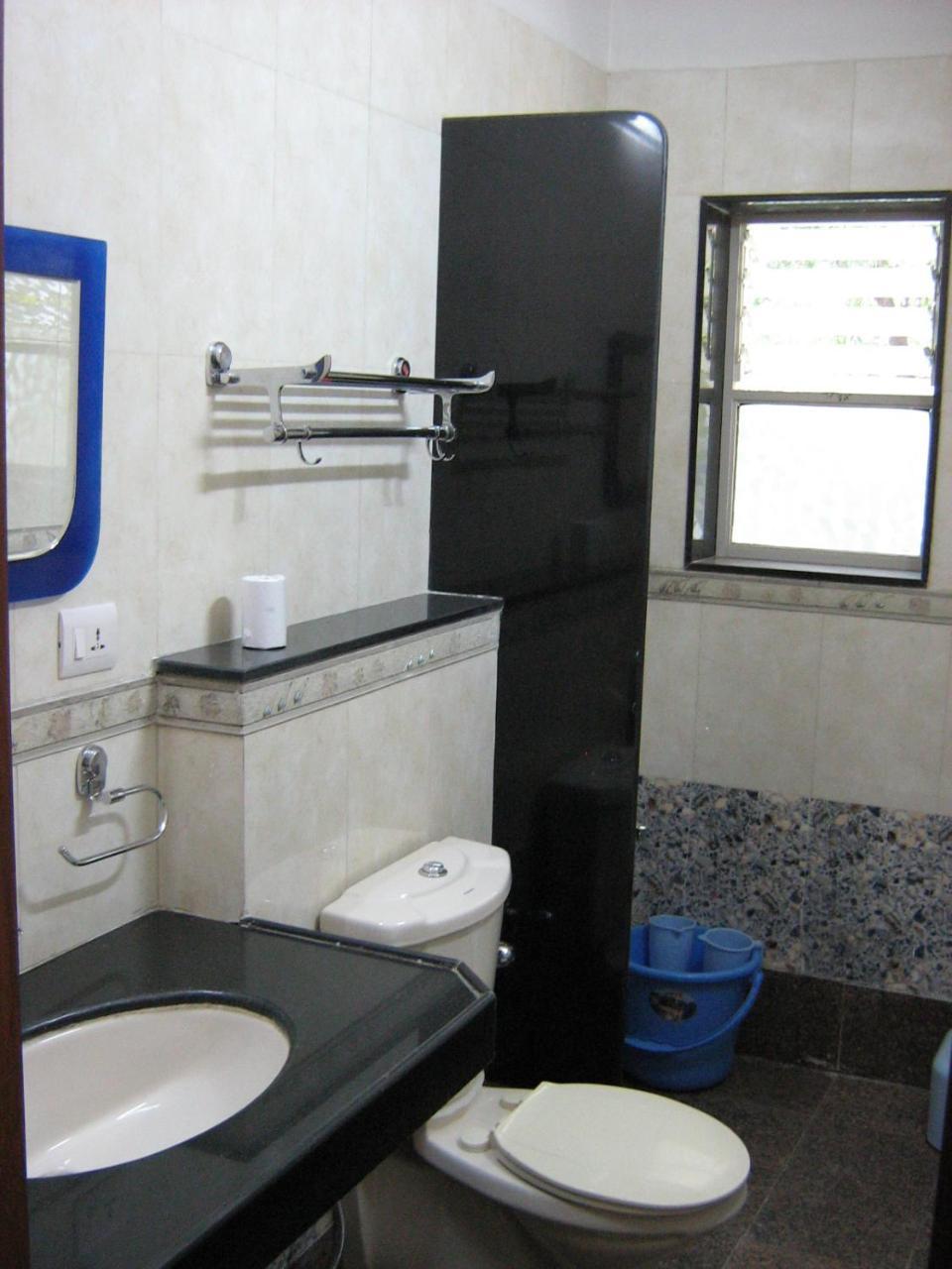 Hotel Raviraj Poona Buitenkant foto