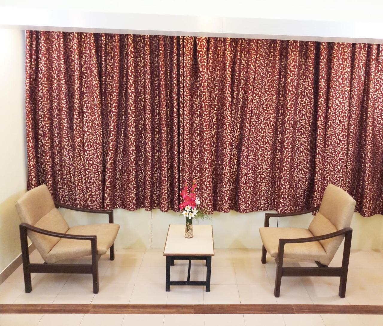 Hotel Raviraj Poona Buitenkant foto