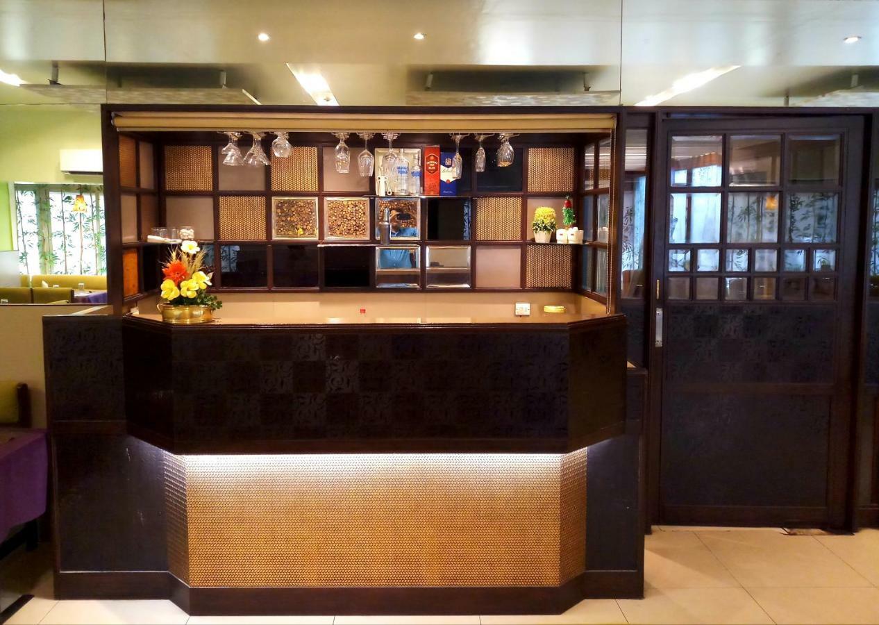 Hotel Raviraj Poona Buitenkant foto